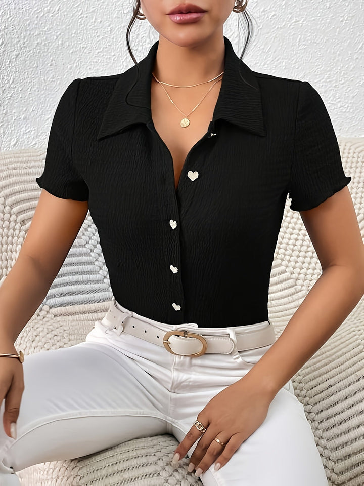 Maya - Blouse noire élégante avec jolis boutons en forme de cœur pour femmes