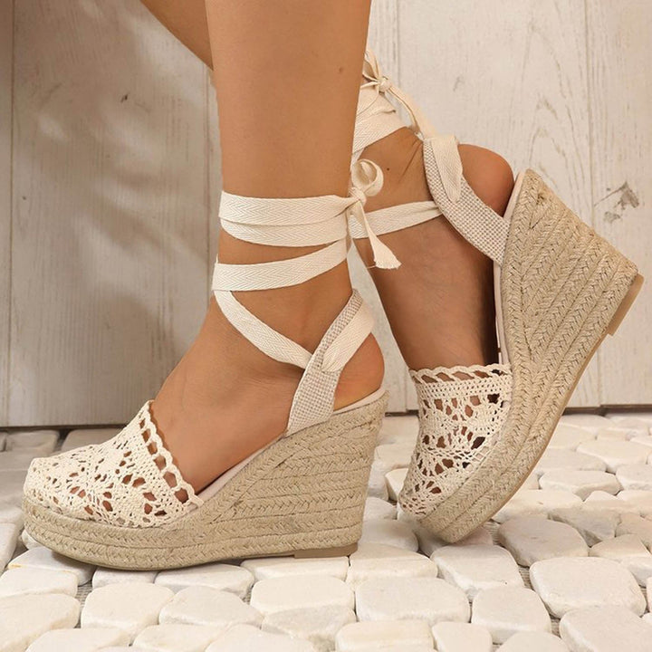 Celia - Elegante gehäkelte Keilabsatzsandalen für Frauen