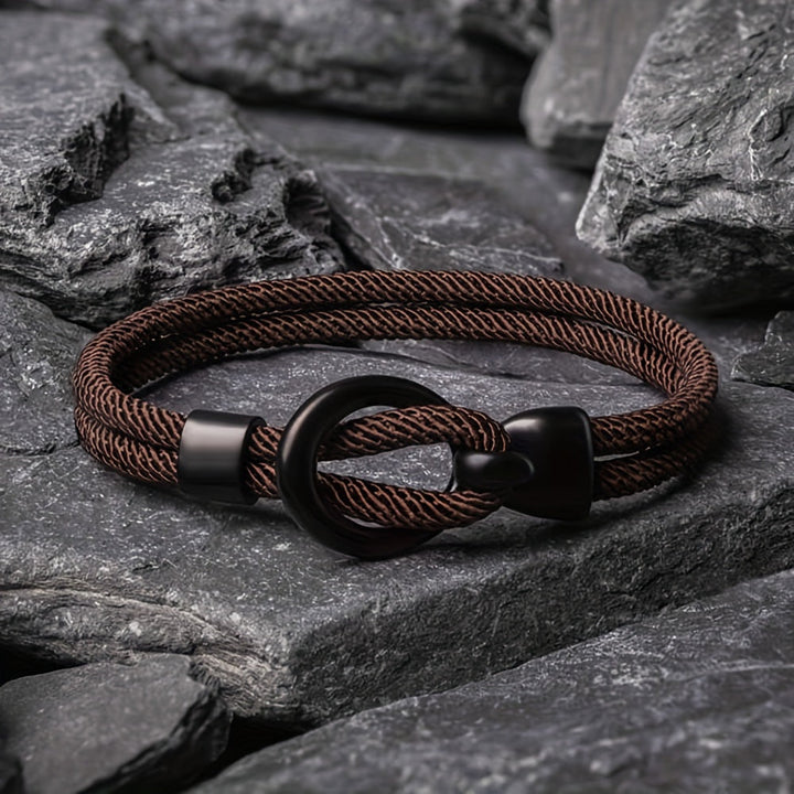 Stylish handmade rope bracelet for men - perfect for a casual autumn look!