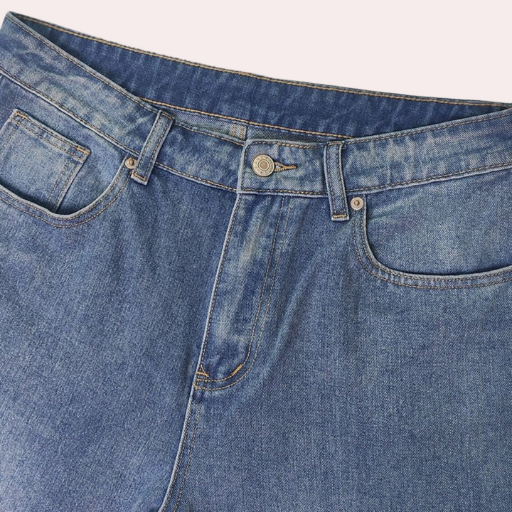 Ultra-comfortable women's jeans for a perfect fit