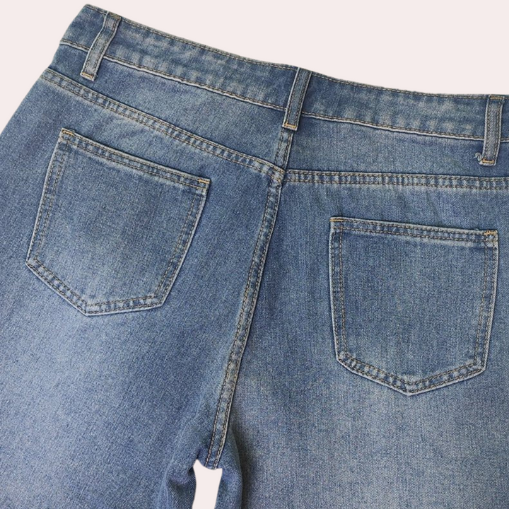 Ultra-comfortable women's jeans for a perfect fit