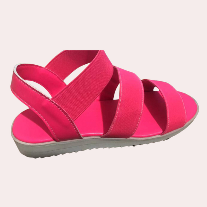 Sandales pour femmes à la mode et confortables avec des brides tendance