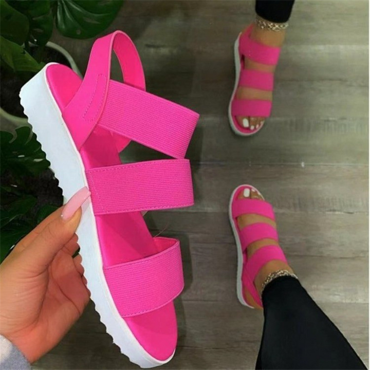 Sandales pour femmes à la mode et confortables avec des brides tendance