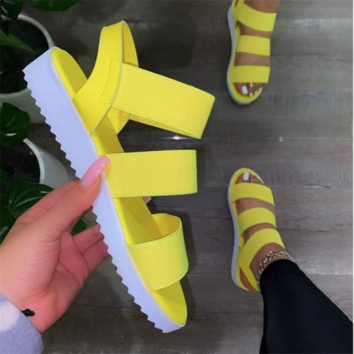 Sandales pour femmes à la mode et confortables avec des brides tendance