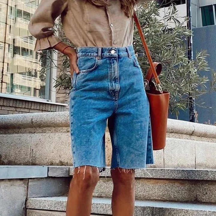 Dora - Stylish high-waisted shorts for women