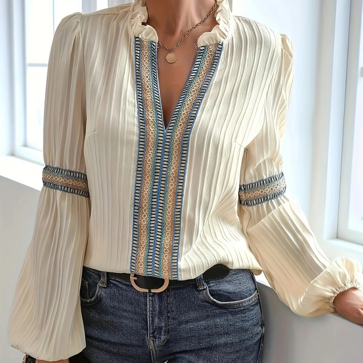 Teodora - Elegante Bluse mit V-Ausschnitt und modischen Rüschen für Frauen