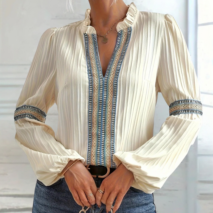 Teodora - Elegante Bluse mit V-Ausschnitt und modischen Rüschen für Frauen