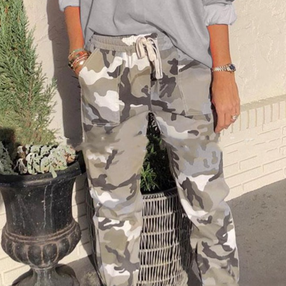 Myrsini - Pantalon camouflage élégant et confortable pour femmes pour un look tendance