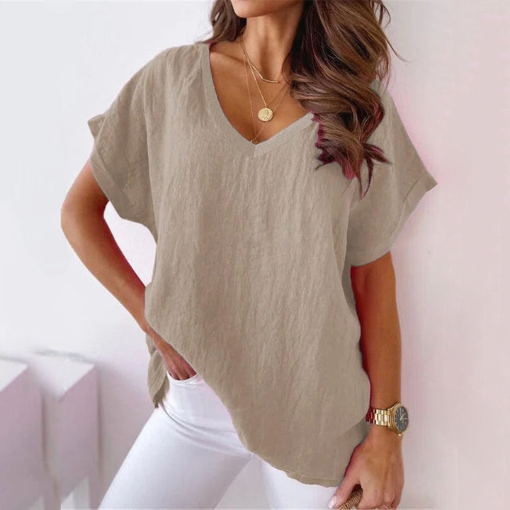 Lucy - Fashionable and comfortable V-neck T-shirt with short sleeves for women
