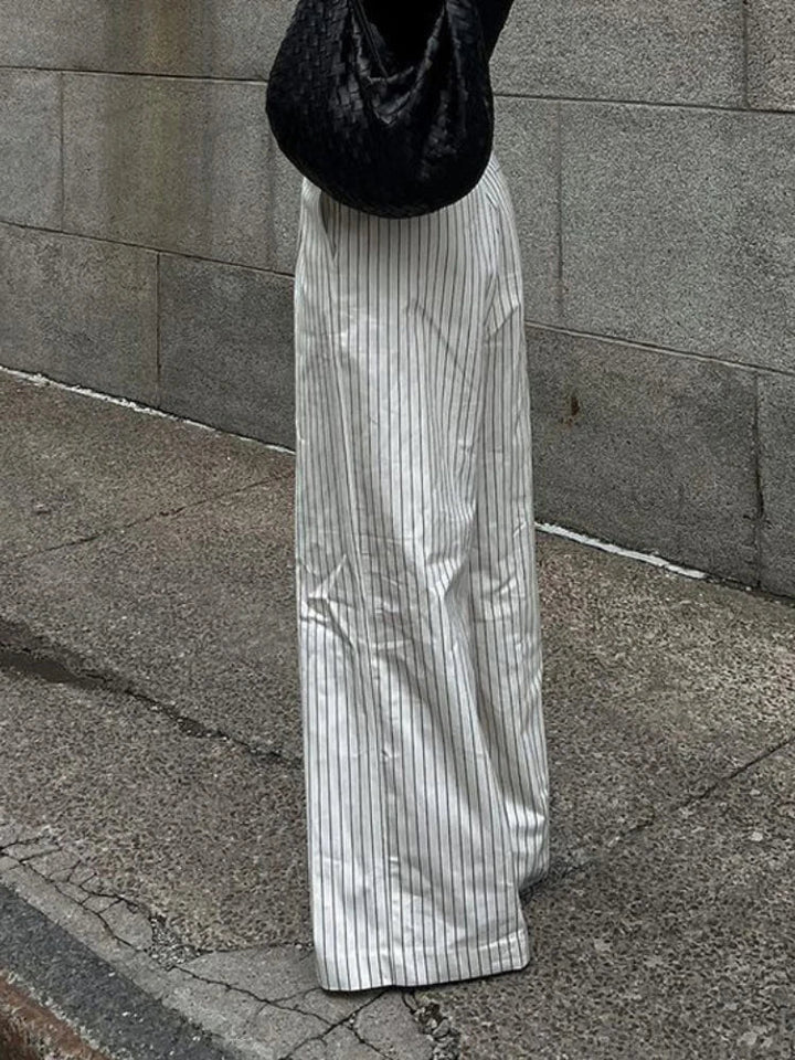 Pantalon rayé noir et blanc stylé de Lotte
