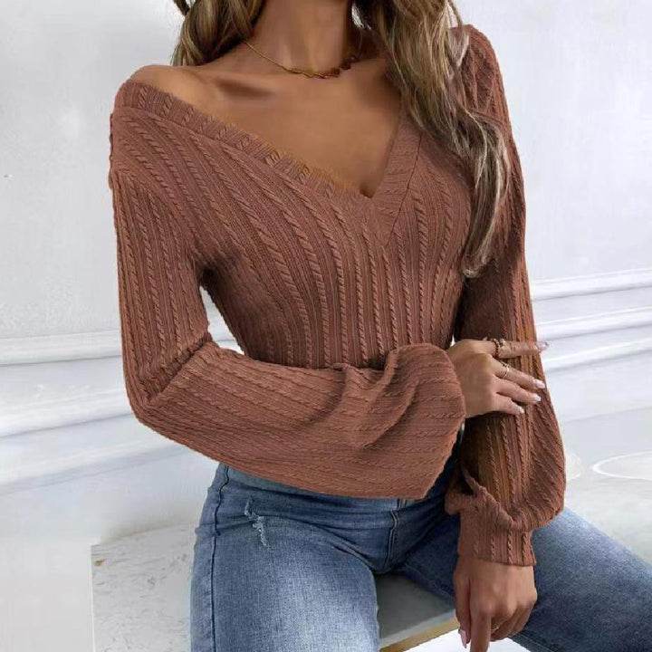Frida - Elegant long sleeve knit blouse with V-neck for a stylish autumn look