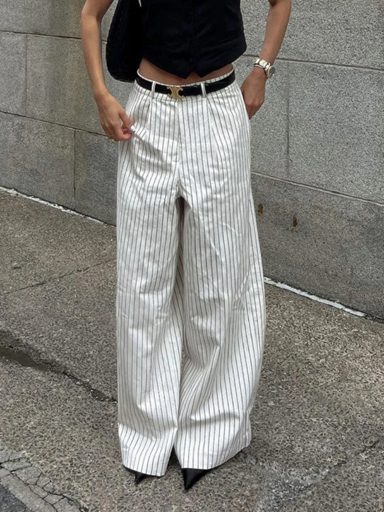 Pantalon rayé noir et blanc stylé de Lotte