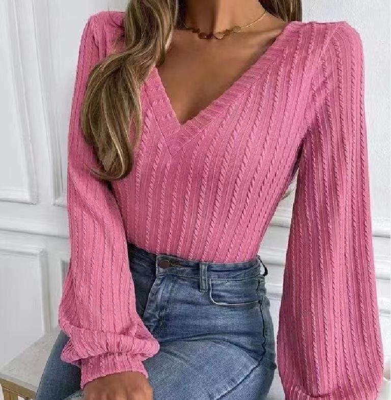 Frida - Elegant long sleeve knit blouse with V-neck for a stylish autumn look