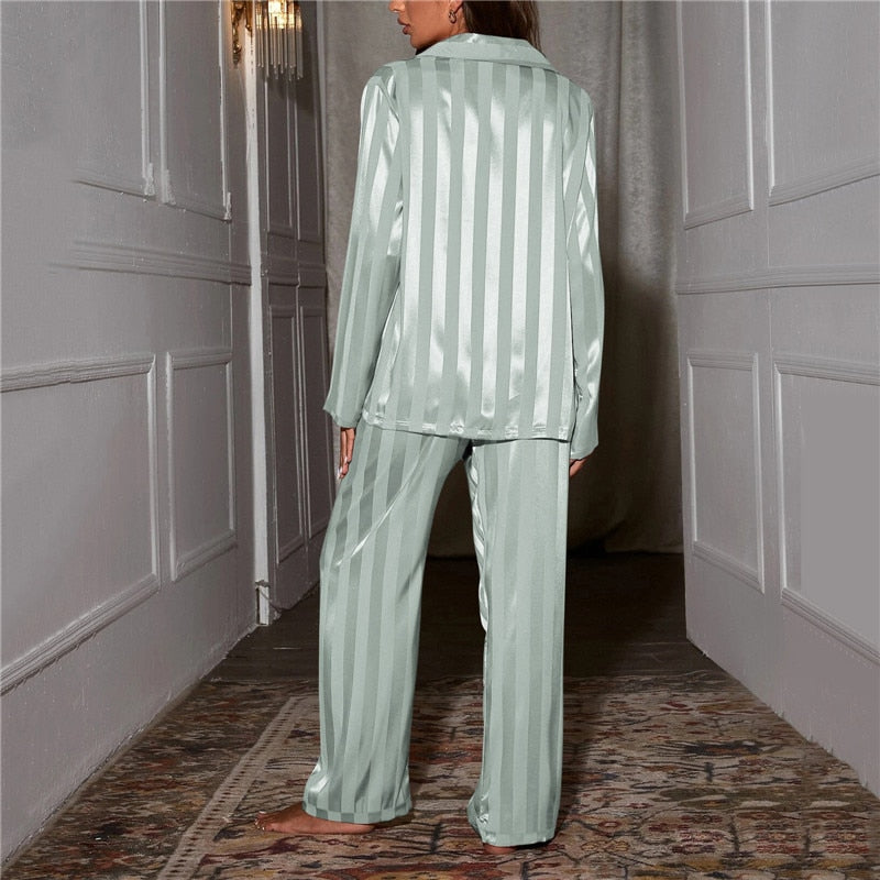 Pia - Elegant silk pajamas for women