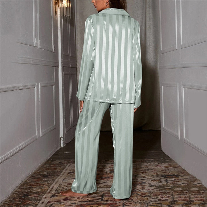 Pia - Elegant silk pajamas for women