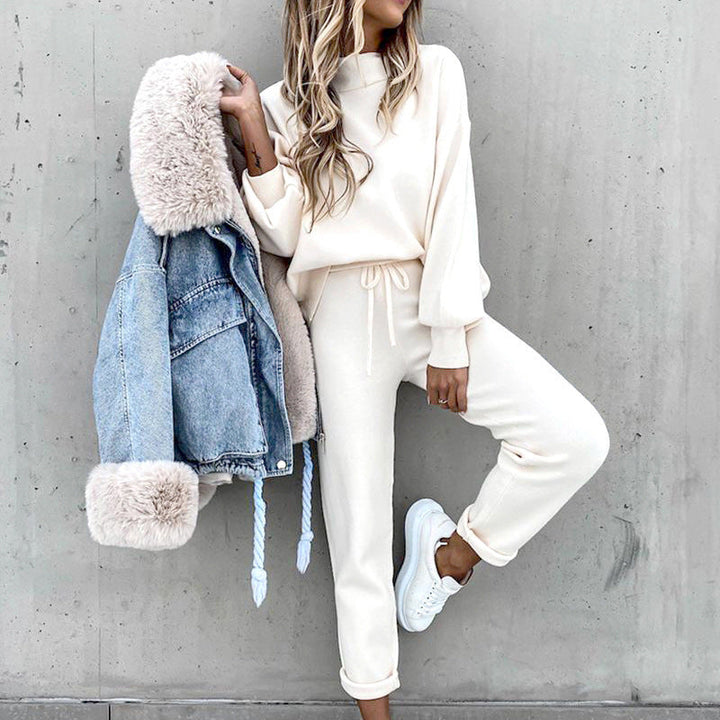 Wilma - Luxurious White Jogging Set for Women: Comfort and Style in One!