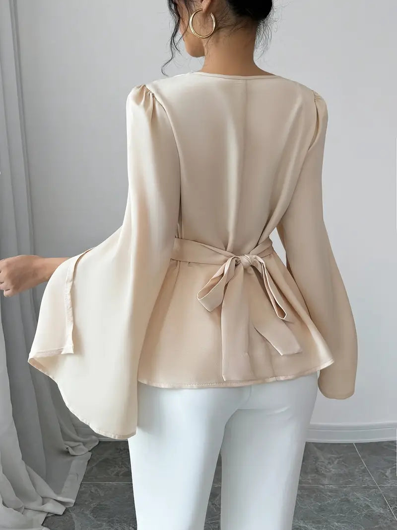 Elegantes apricotfarbenes Top mit Glockenärmeln für Frauen - perfekt für einen stilvollen Herbst!