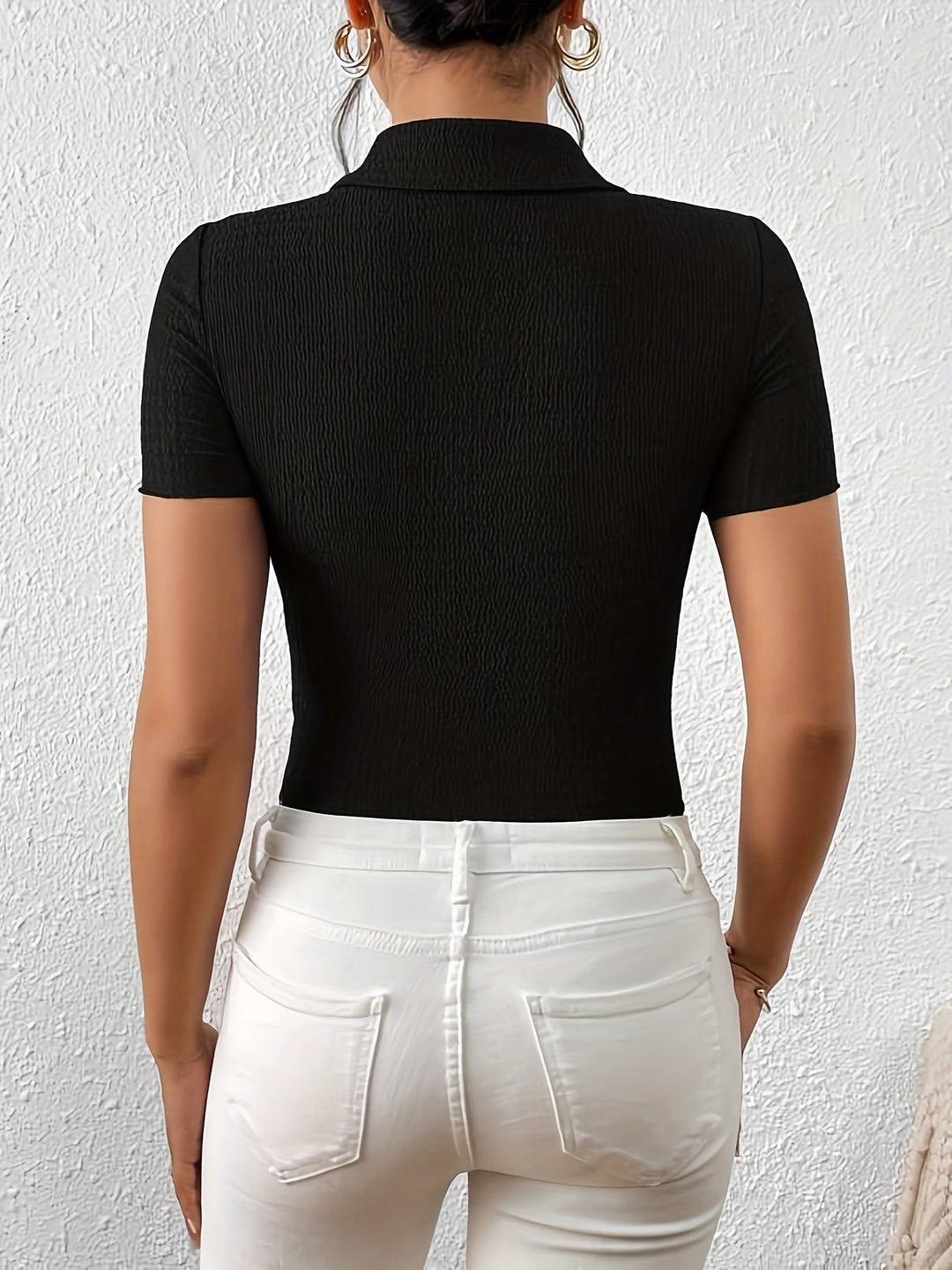 Maya - Blouse noire élégante avec jolis boutons en forme de cœur pour femmes