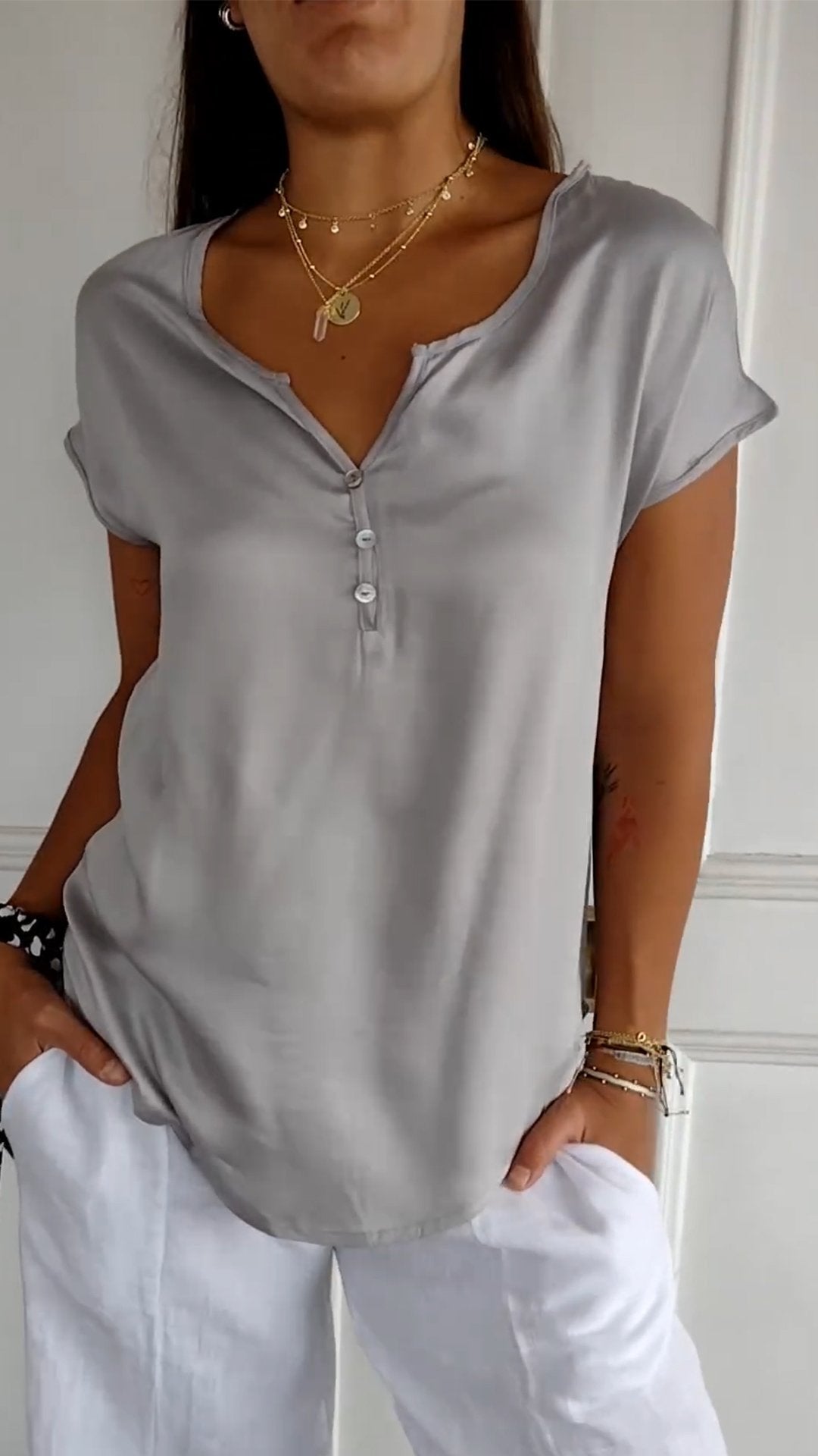 Evelyn - Blouse élégante à col en V pour un confort optimal chez les femmes