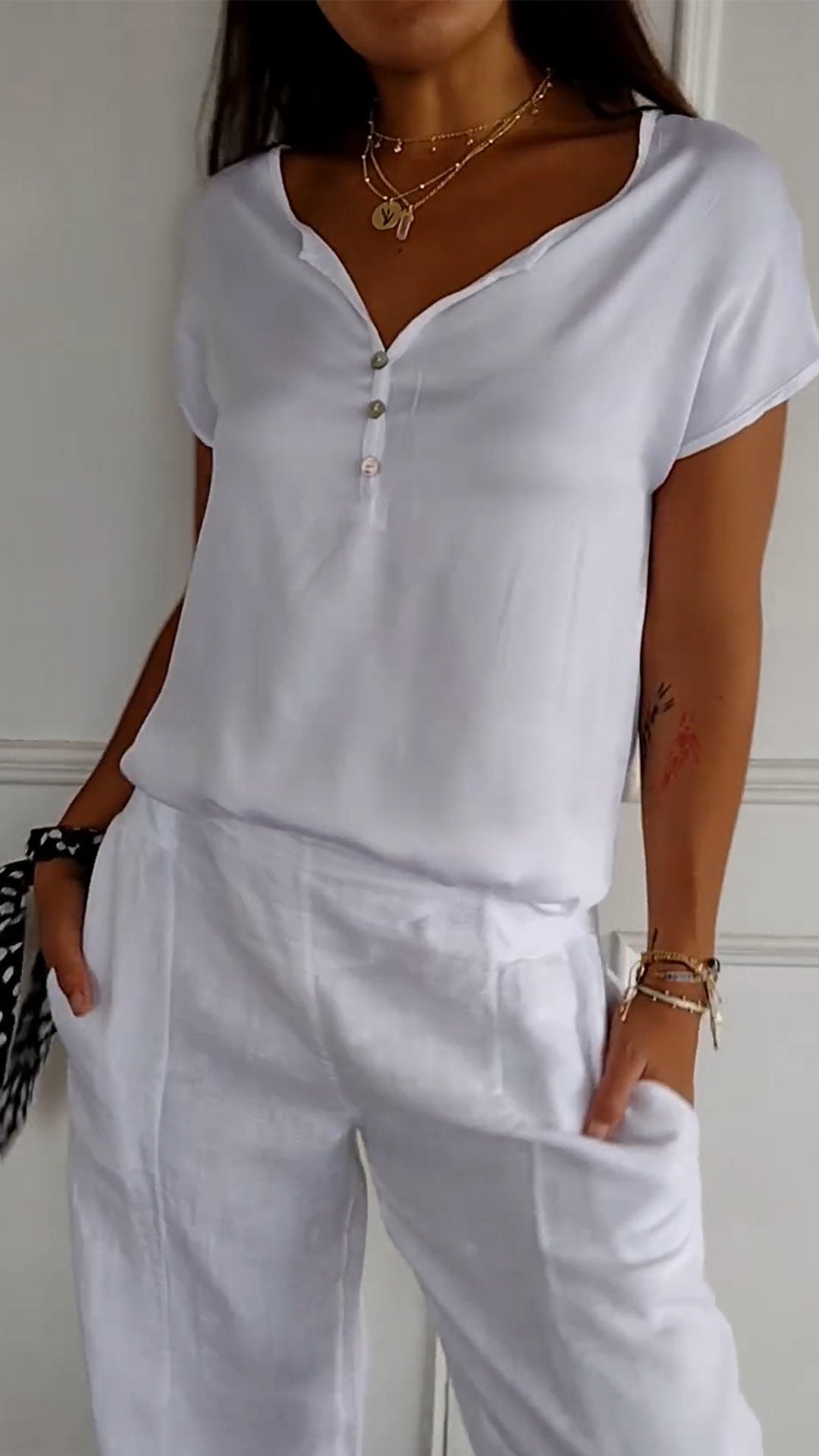 Evelyn - Blouse élégante à col en V pour un confort optimal chez les femmes