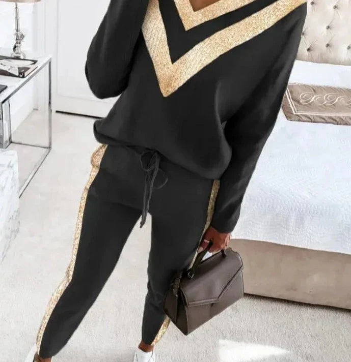 Schicker schwarzer Jogginganzug mit eleganten goldenen Akzenten für Frauen
