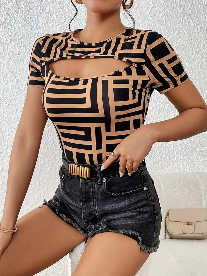 Livia - Stylisches Sommer T-Shirt mit trendigem Ausschnitt für Frauen